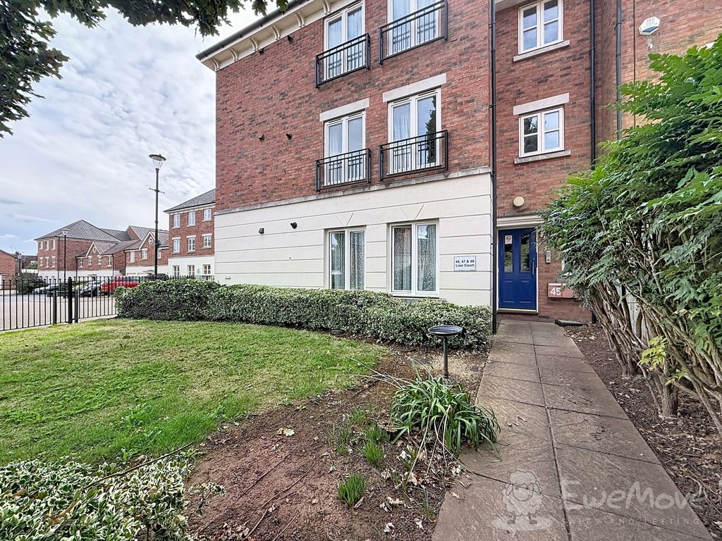 Property photo 3 of 15 Open Garden And Apartment Lobby Entrance