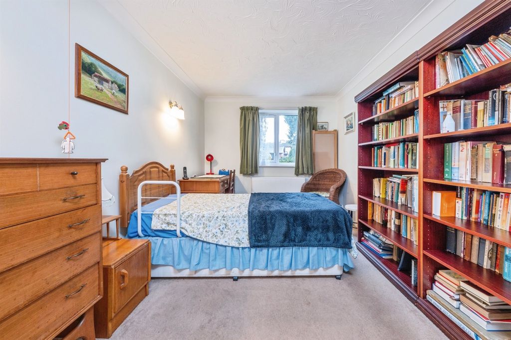 Property photo 2 of 17