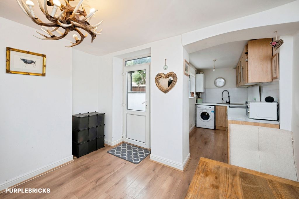 Property photo 3 of 21 Kitchen/Dining Room