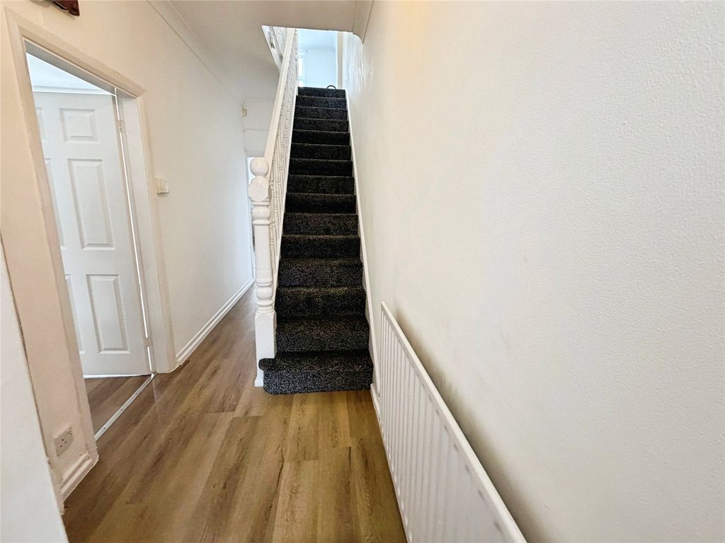 Property photo 2 of 18 Picture No. 27