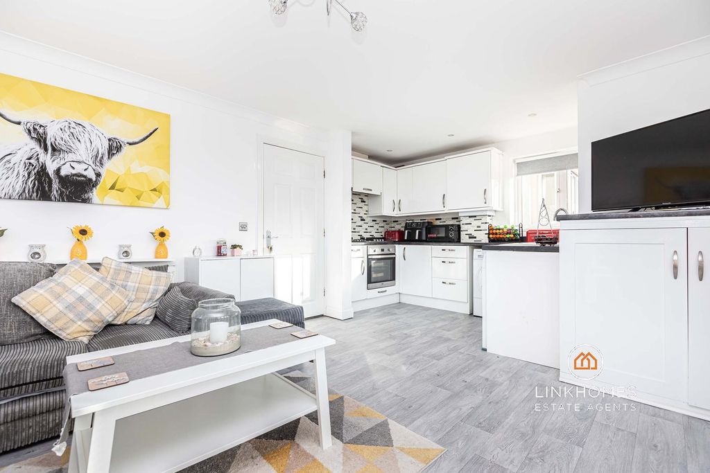 Property photo 2 of 19