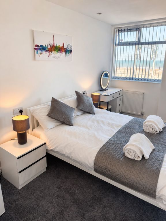 Property photo 3 of 12 Sea-View Bedroom