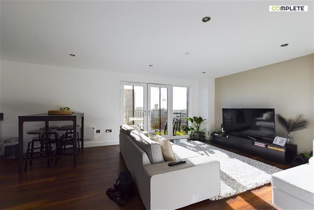 Property photo 1 of 12 (Main)