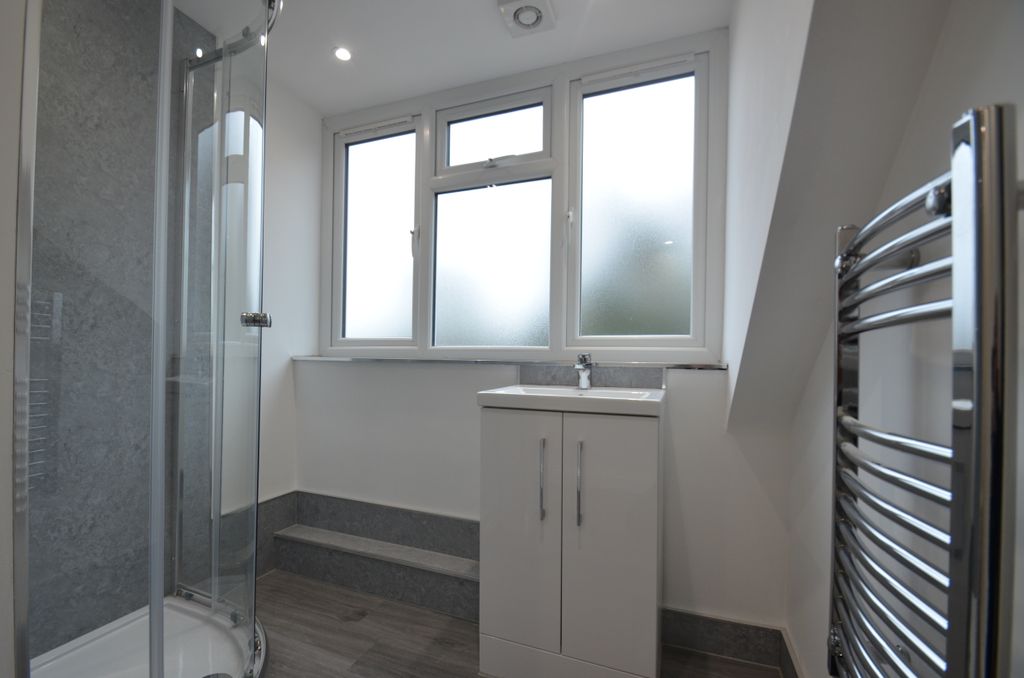 Property photo 3 of 7 Bathroom