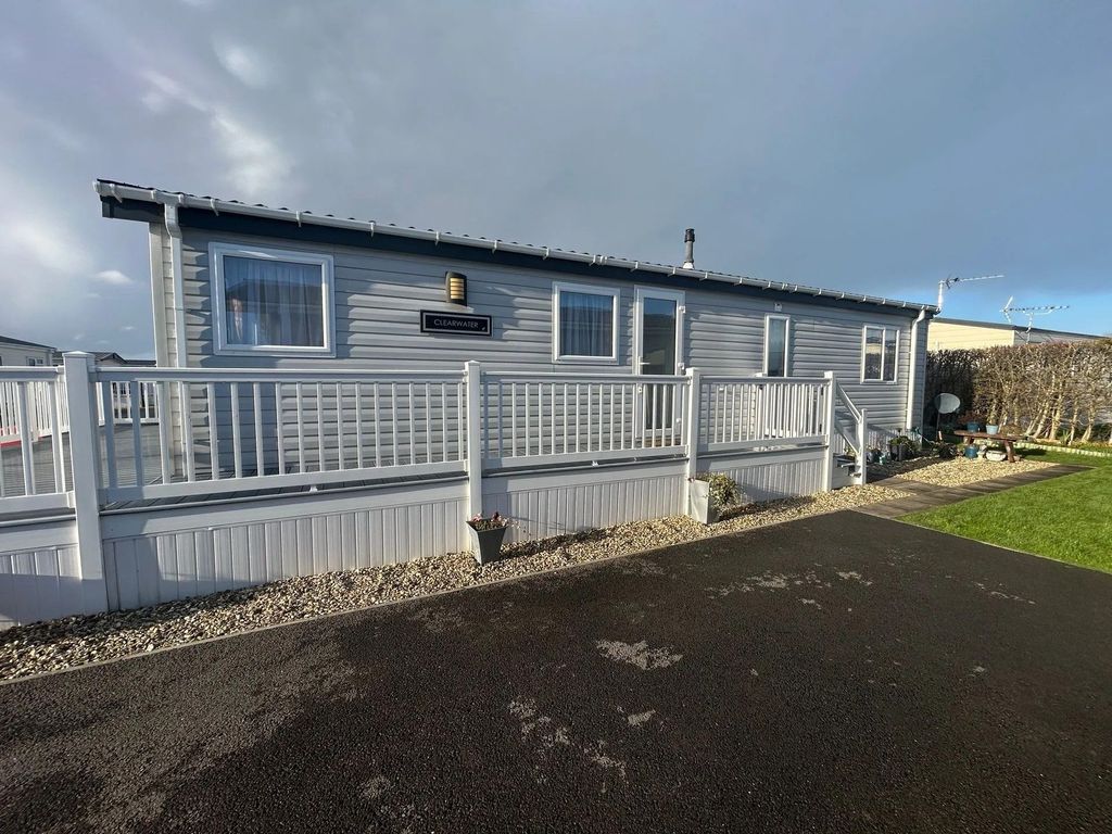 Property photo 2 of 21