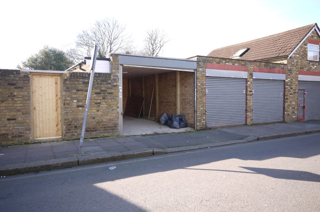 Property photo 2 of 5 3997592