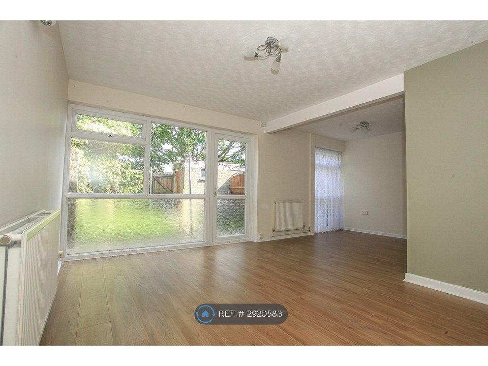 Property photo 2 of 9 Light And Airy Living Room