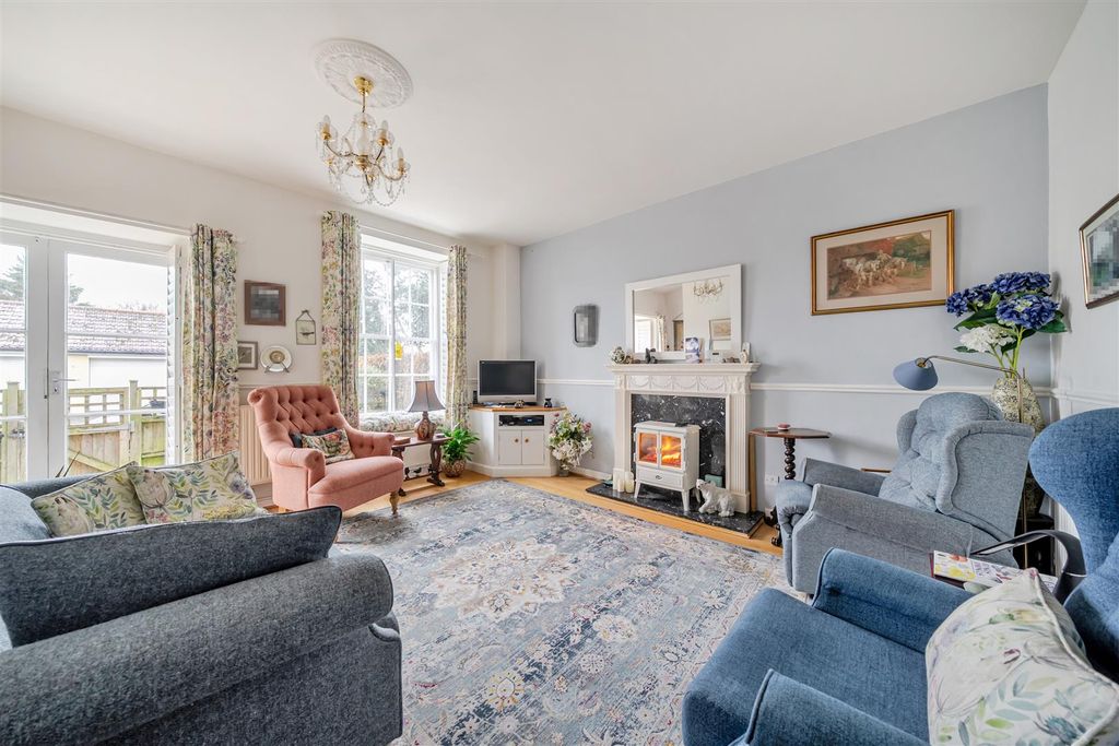 Property photo 2 of 17 Sitting Room