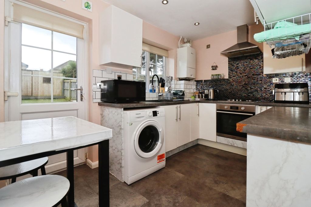 Property photo 3 of 11 Pbox-Img.Jpg