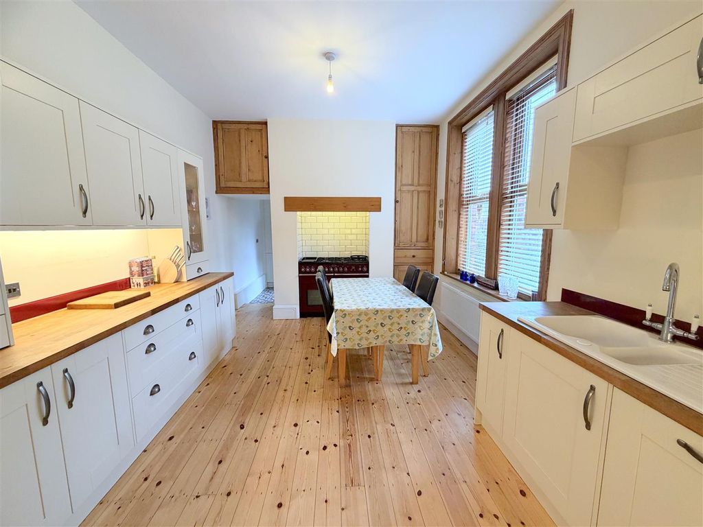 Property photo 2 of 55 Dining Kitchen