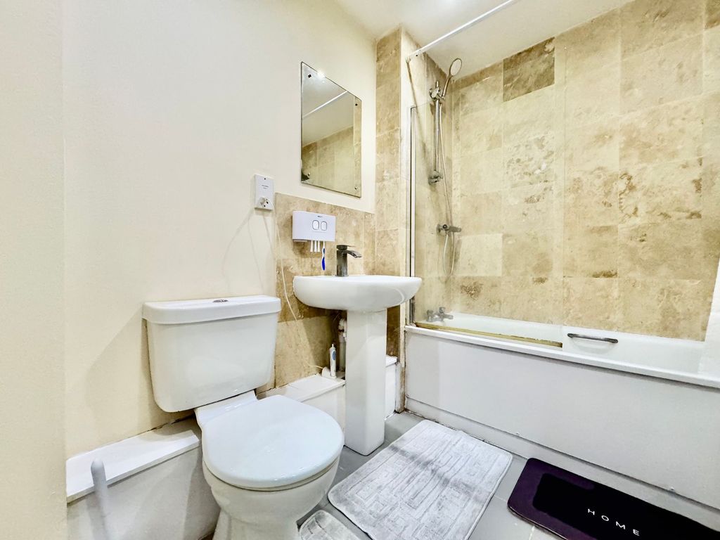 Property photo 3 of 13 Family Bathroom