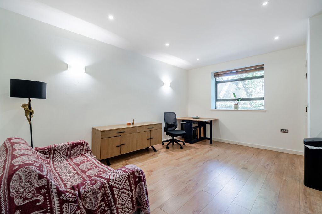 Property photo 2 of 14 1466291-11-6A1592...