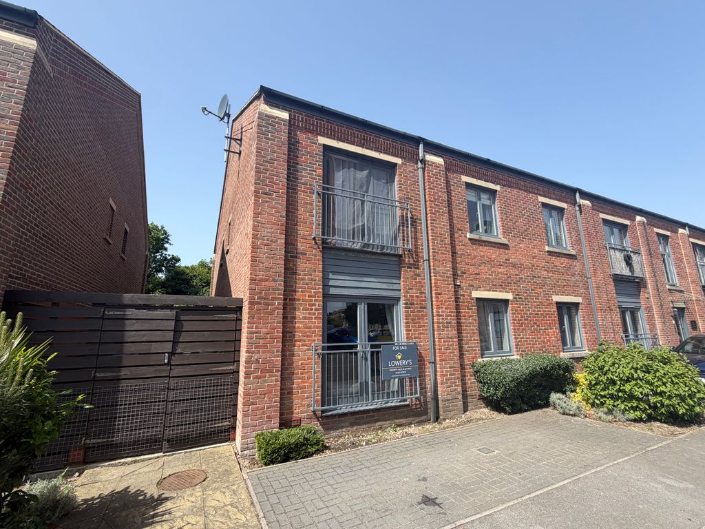 Property photo 1 of 12 Ground Floor With Parking