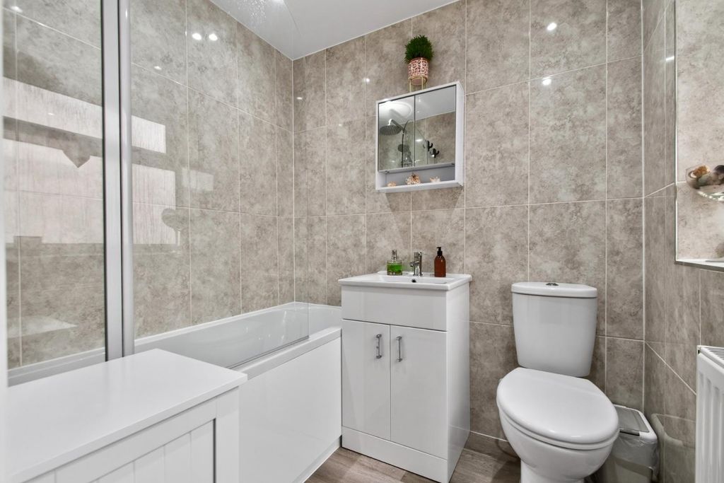Property photo 3 of 15 9Poplargrove-6.Jpg