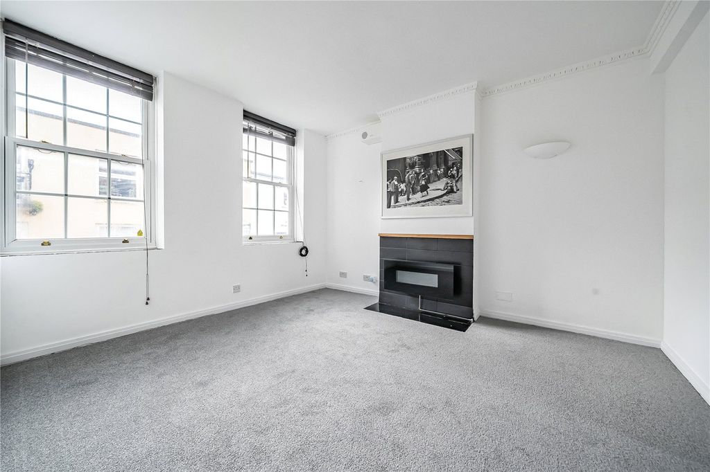 Property photo 2 of 19 Picture No. 15