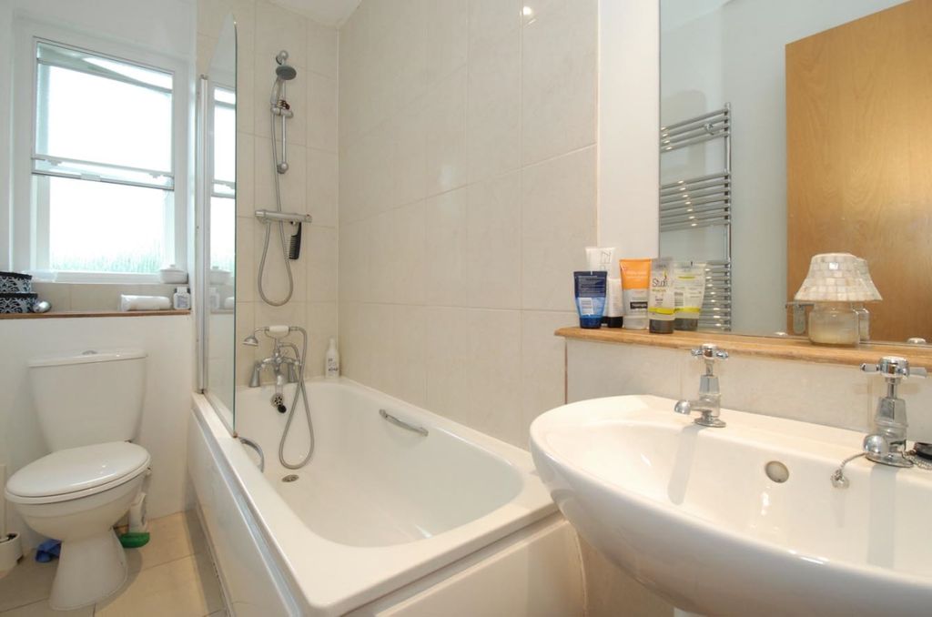 Property photo 3 of 4 Bathroom