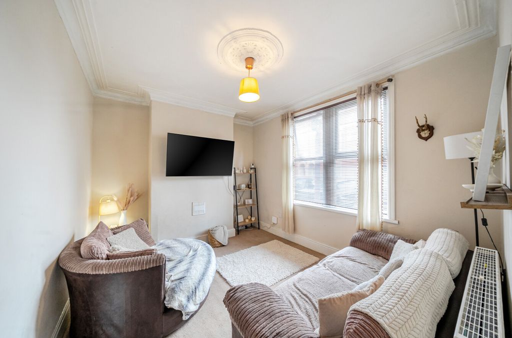 Property photo 2 of 11 1326773-8-6888d85...