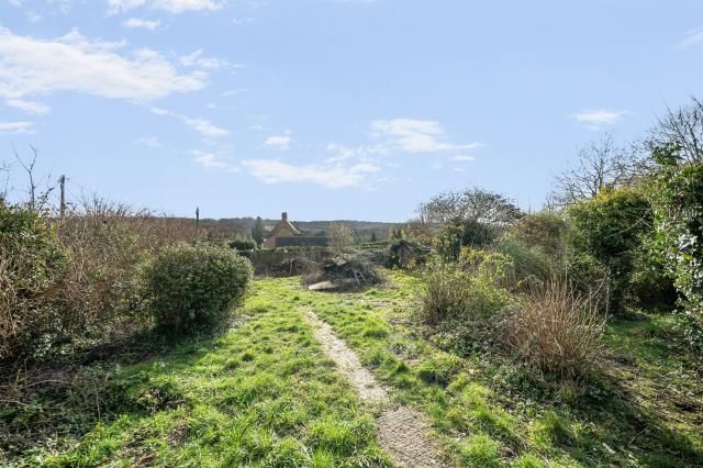 Property photo 1 of 2 External Grounds