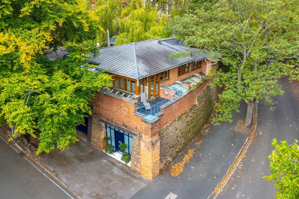 Property photo 1 of 25