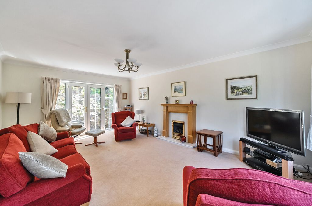 Property photo 3 of 20 1298401-9-682De9B...