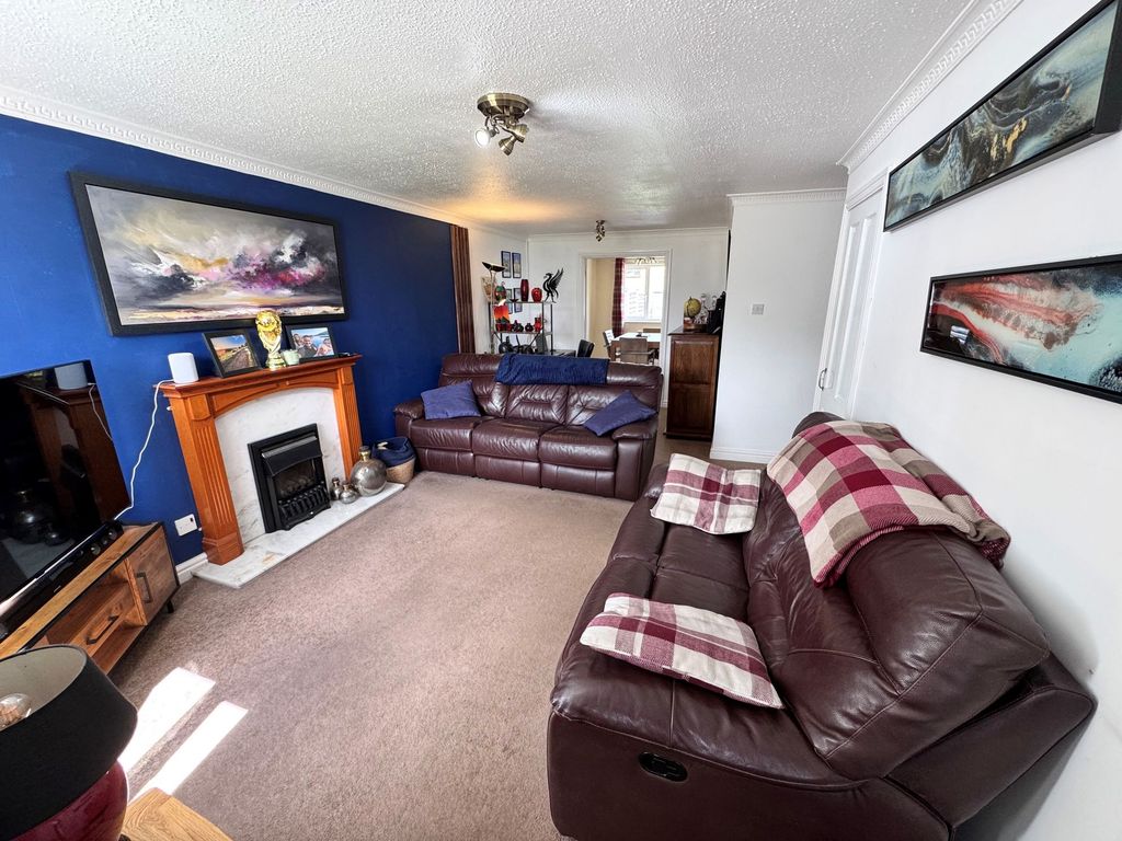 Property photo 3 of 27