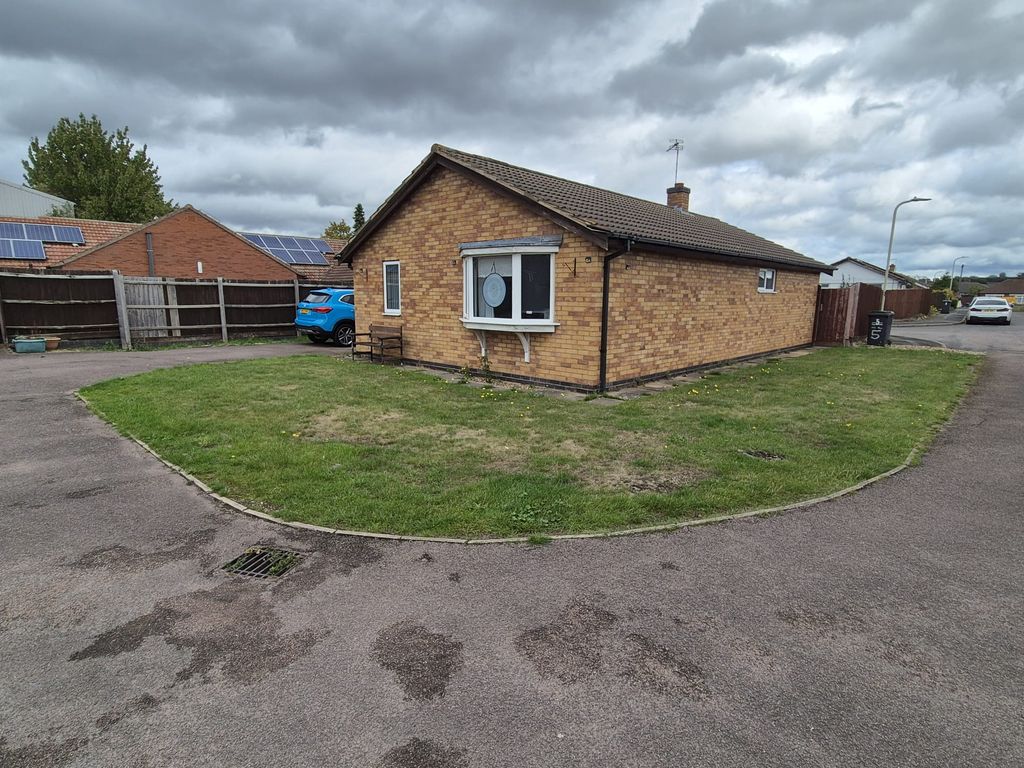 Property photo 2 of 13 Side