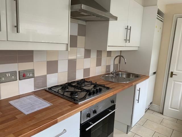 Property photo 3 of 7 Kitchen