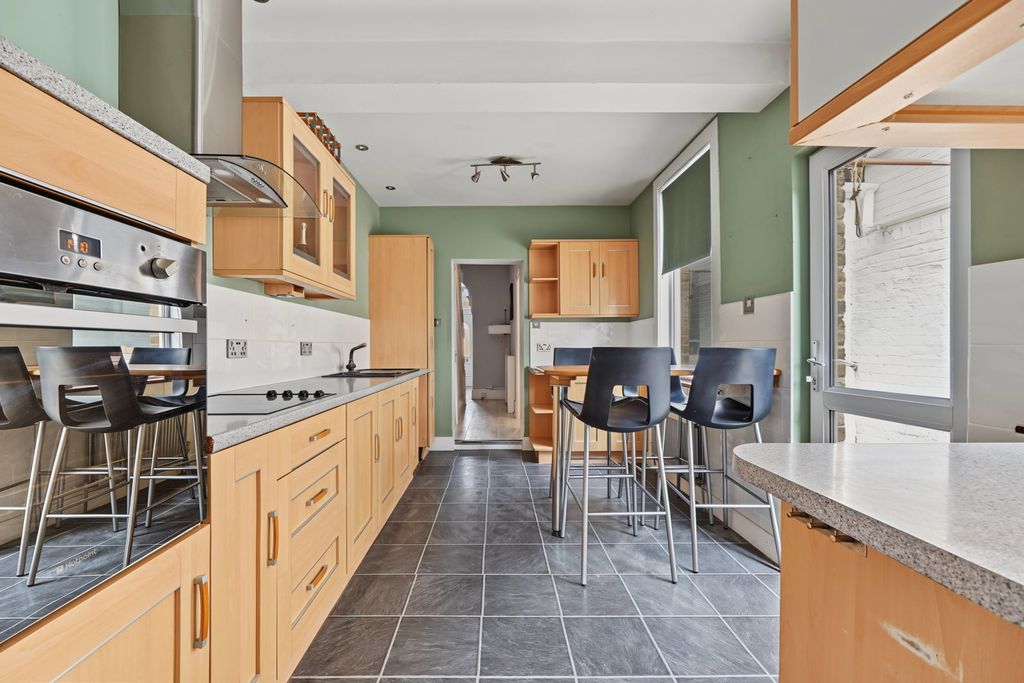 Property photo 2 of 48