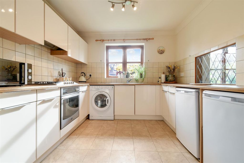 Property photo 3 of 25 Kitchen