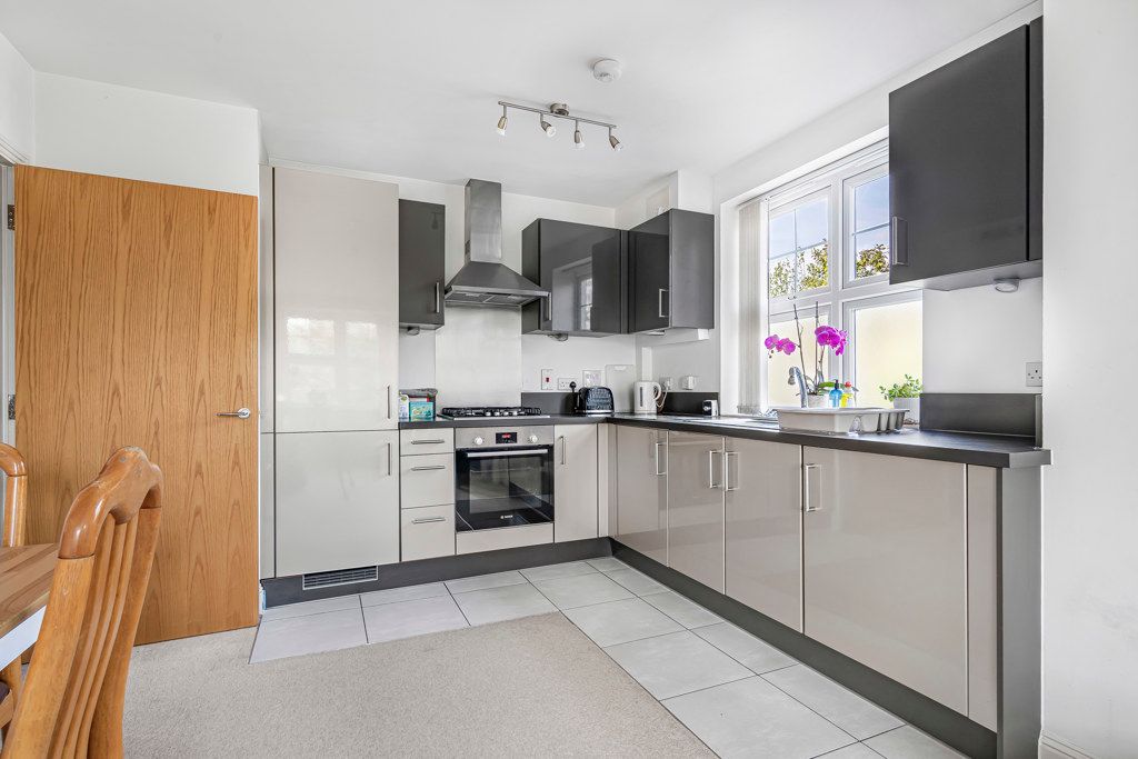 Property photo 3 of 9 Kitchen