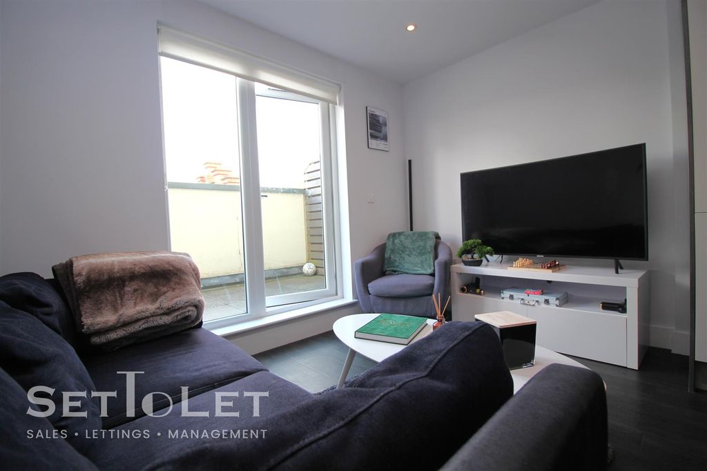 Property photo 3 of 14 Img_0968.Jpg