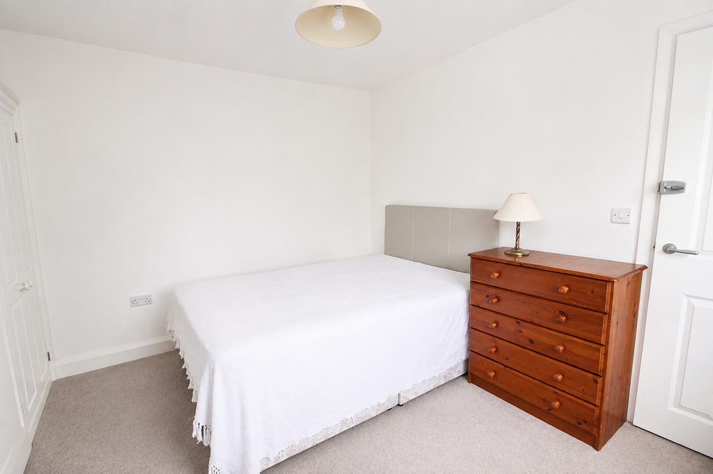 Property photo 3 of 9 Bedroom - Angle 2