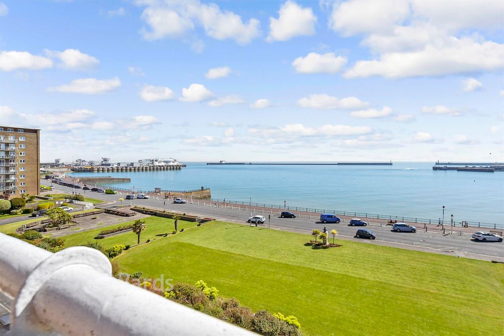 Property photo 1 of 15 Balcony / Terrace
