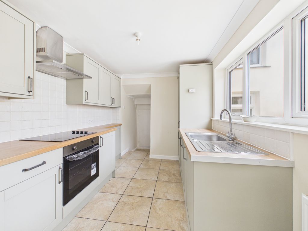 Property photo 2 of 12 Kitchen