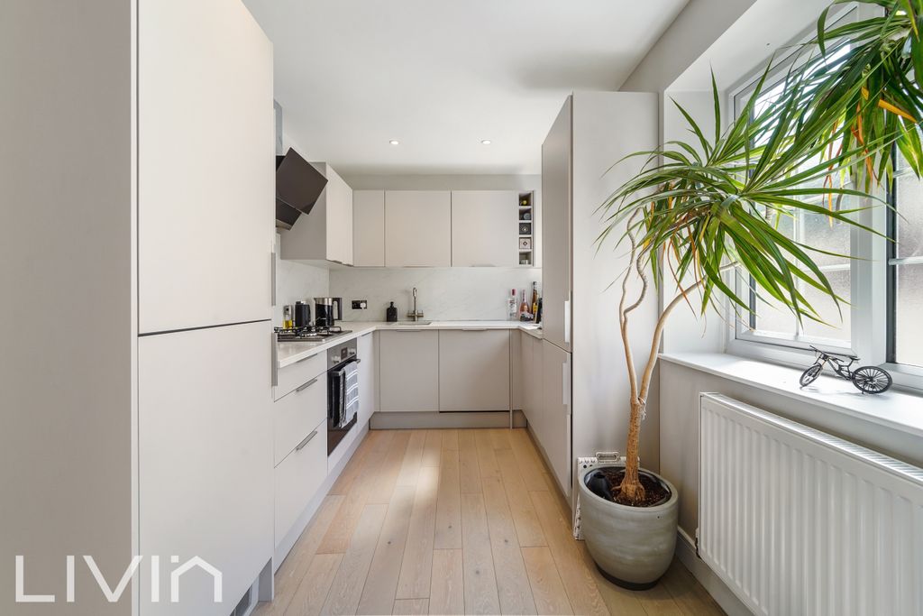 Property photo 3 of 11 3
