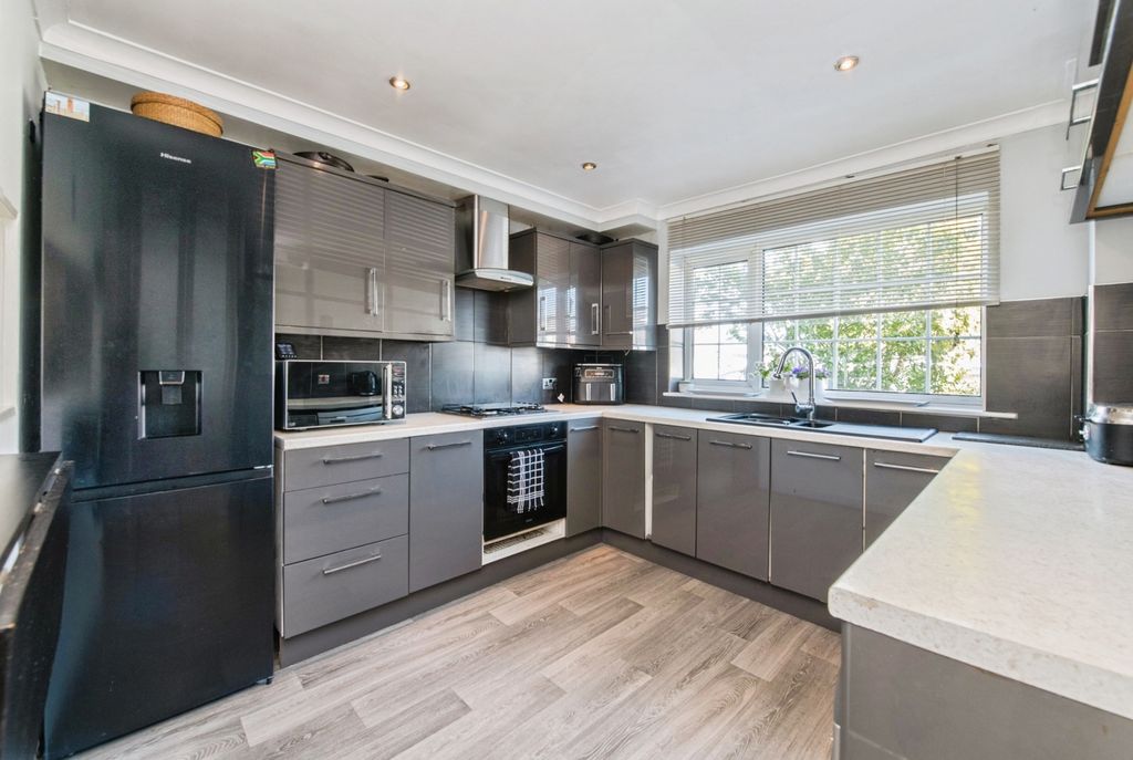 Property photo 2 of 23 Pbox-Img.Jpg