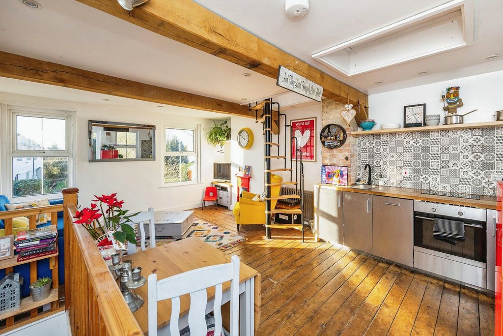 Property photo 2 of 21