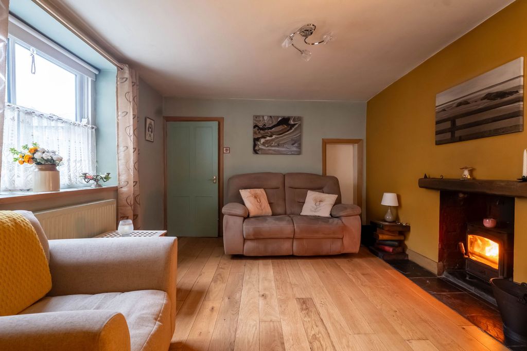Property photo 3 of 37