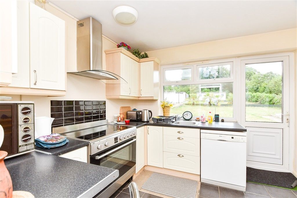 Property photo 2 of 17 Kitchen