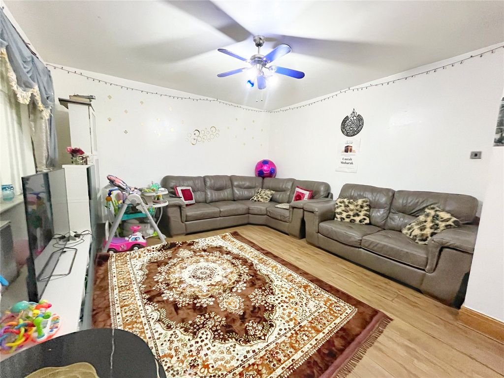 Property photo 2 of 17 Picture No. 16