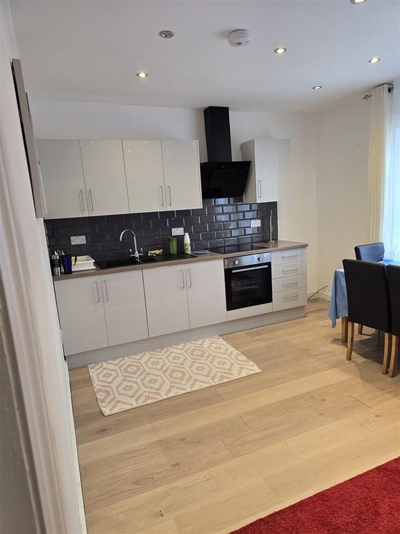 Property photo 3 of 9 828900Fe-77Dd-4F04-86E4-12d19ce990A5.Jpg