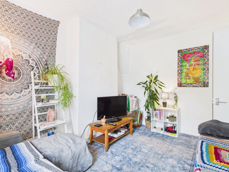 Property photo 1 of 14 Photo 8