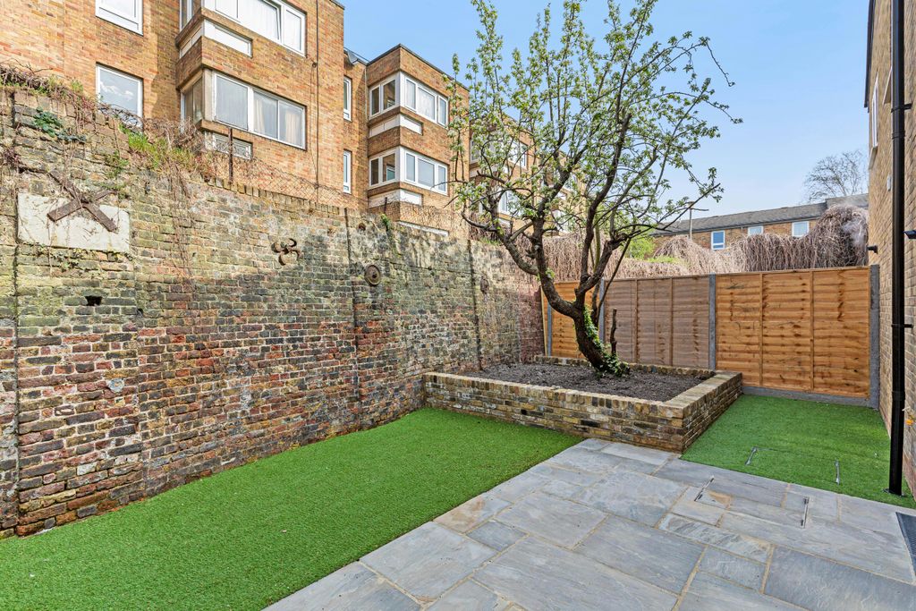 Property photo 2 of 15 Private Garden Space