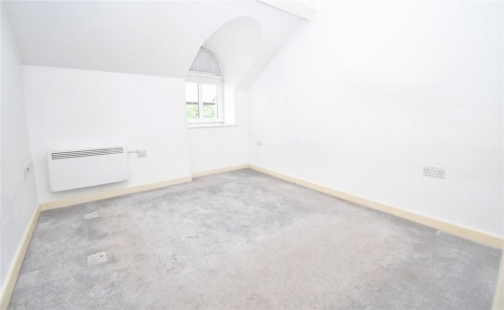 Property photo 2 of 8 Picture No. 21