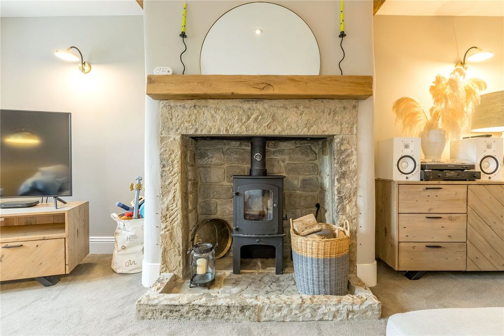 Property photo 2 of 30 Lounge