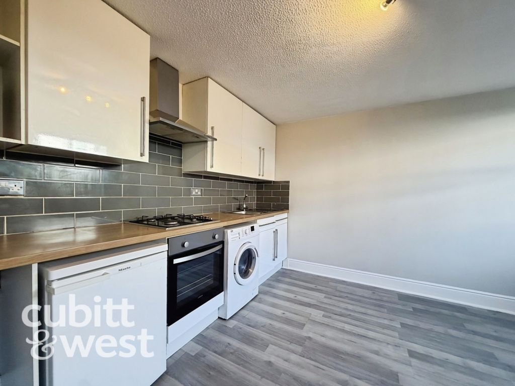 Property photo 2 of 7 Kitchen