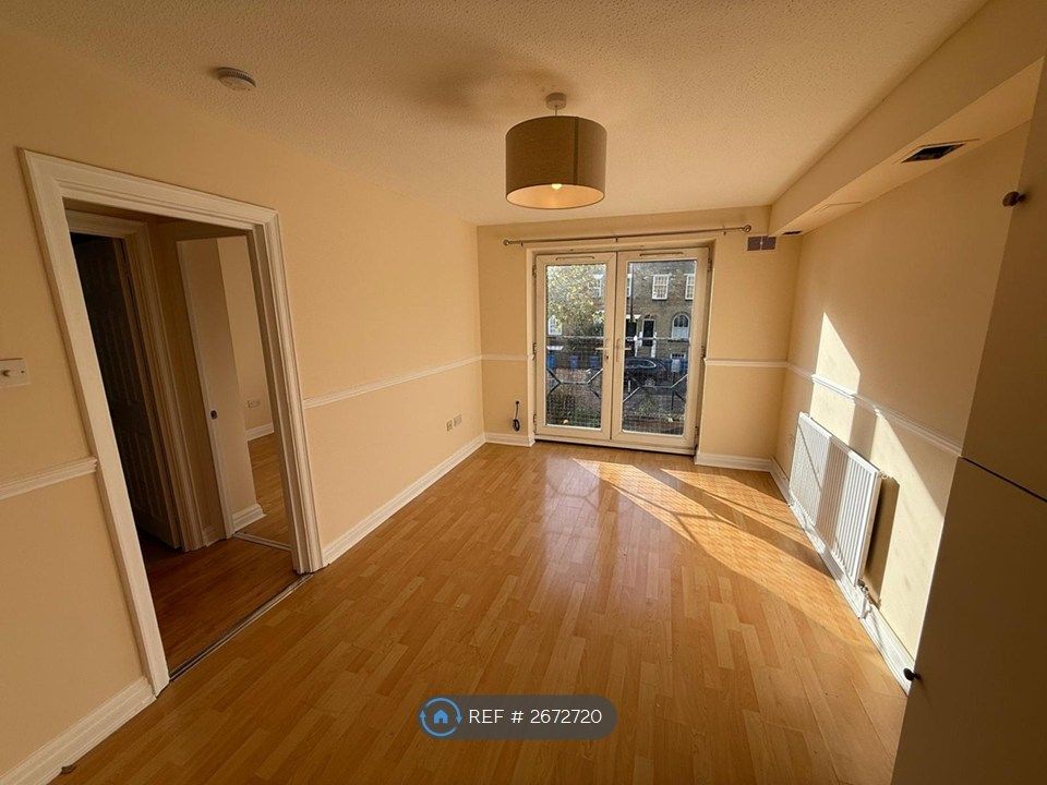 Property photo 1 of 12 Lounge