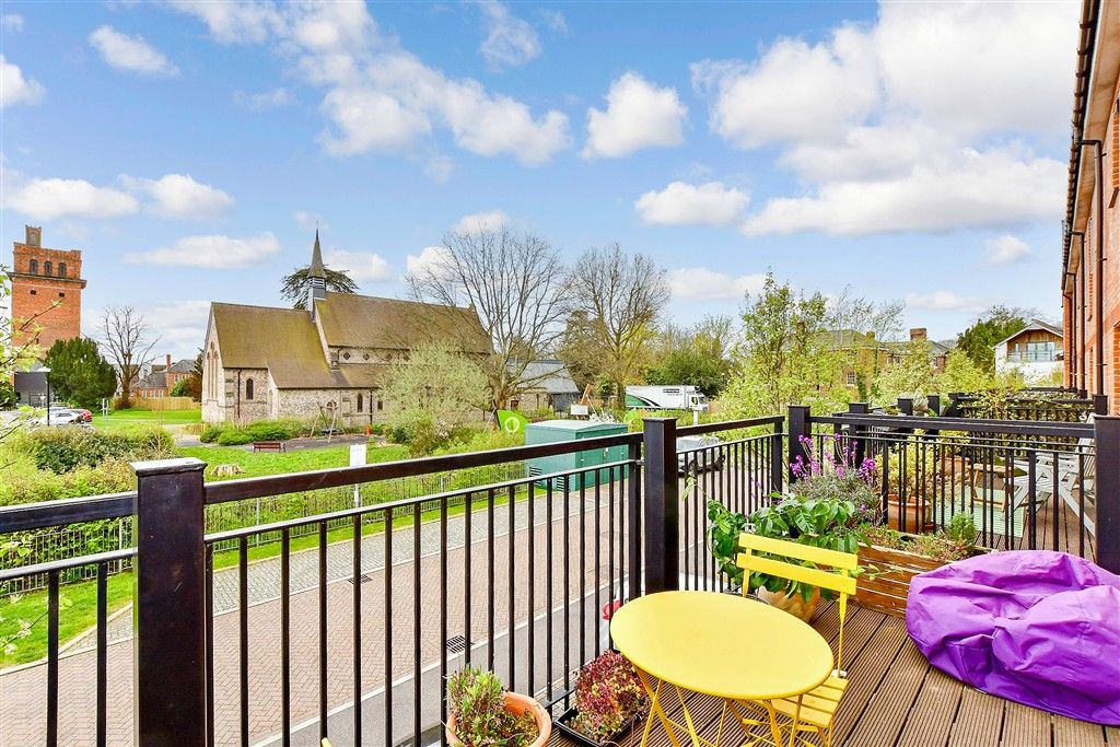 Property photo 3 of 14 Balcony / Terrace