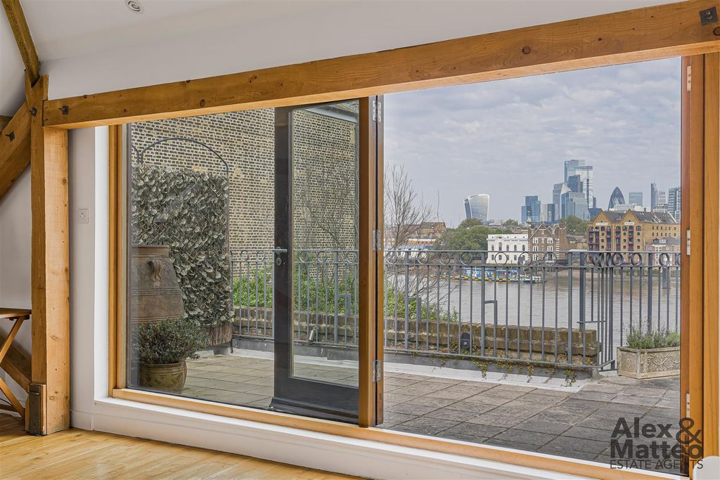 Property photo 3 of 20 Granary House