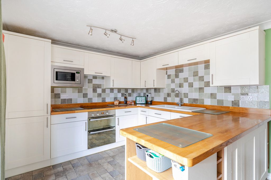 Property photo 2 of 16
